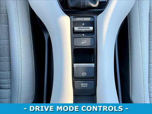 Certified 2026 Honda HR-V LX image 36