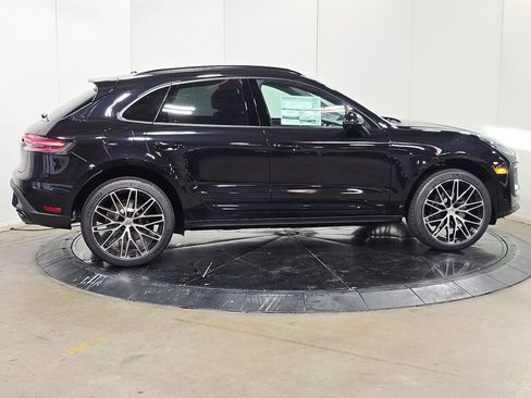 Certified 2025 Porsche Macan image 6