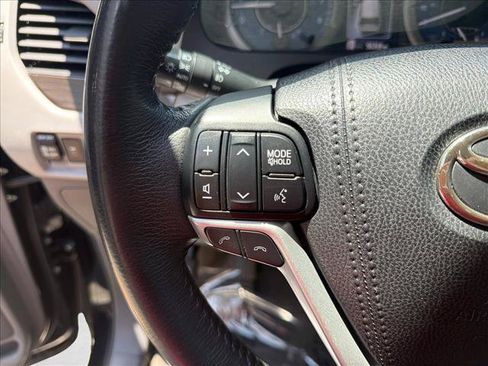 Used 2018 Toyota Sienna XLE FWD image 15