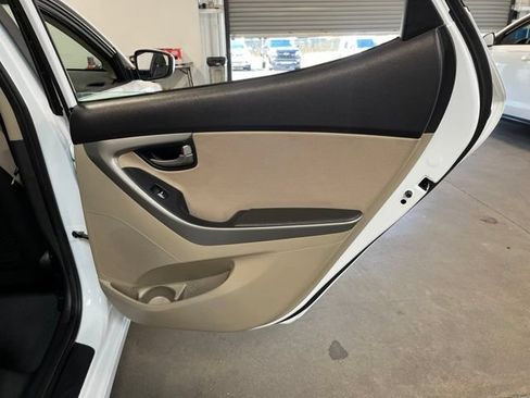 Used 2015 Hyundai Elantra SE w/ Option Group 02 FWD image 14