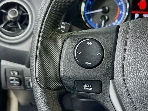 Used 2018 Toyota Corolla LE image 16