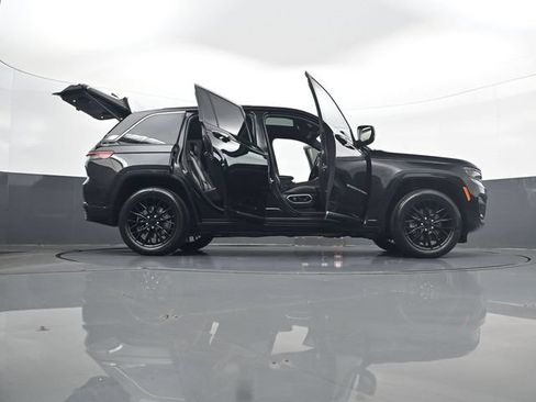 Used 2022 Jeep Grand Cherokee Summit w/ Adv Protech Group IV AWD/4WD image 33