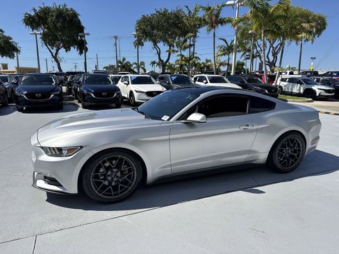 Used 2016 Ford Mustang Coupe RWD image 10