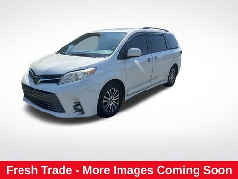 Used 2019 Toyota Sienna XLE w/ XLE Navigation Package image 1