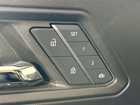 Used 2023 GMC Canyon Denali image 31