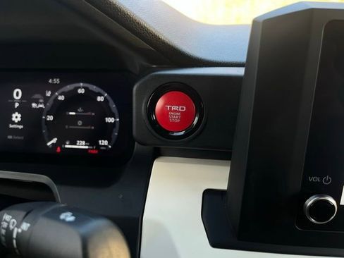 Used 2024 Toyota Tacoma TRD Off-Road image 28