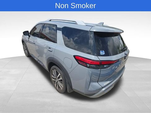 Used 2022 Nissan Pathfinder Platinum AWD/4WD image 8