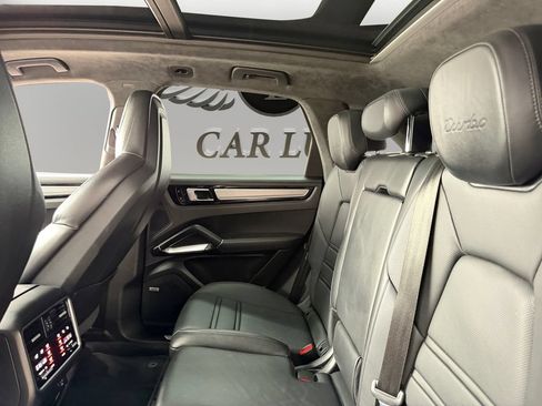 Used 2019 Porsche Cayenne Turbo AWD/4WD image 13