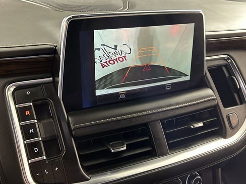 Used 2023 Chevrolet Suburban Premier image 18