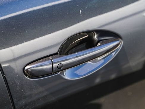 Used 2018 MAZDA CX-9 Touring w/ Touring Premium Package image 8