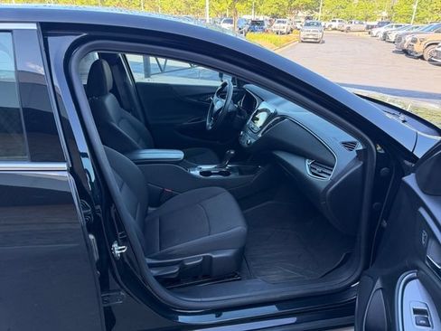 Used 2020 Chevrolet Malibu LT FWD image 23