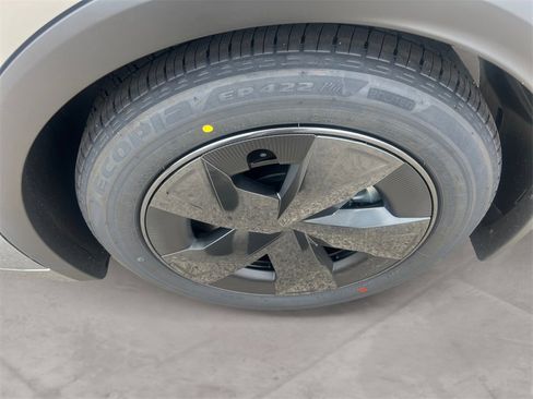 New 2026 Toyota Prius LE image 14