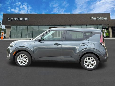 Used 2025 Kia Soul LX w/ LX Technology Package FWD image 8