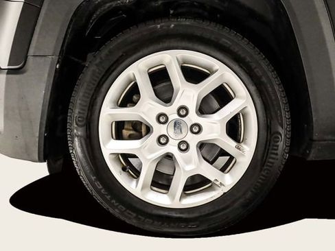 Used 2017 Jeep Renegade Latitude image 9