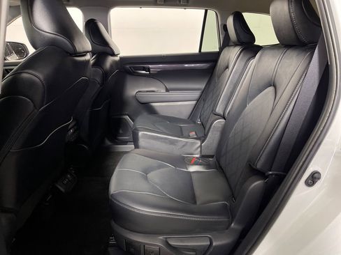 New 2026 Toyota Highlander Platinum AWD/4WD image 13