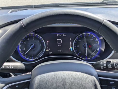 Used 2022 Chrysler Pacifica Touring-L FWD image 31