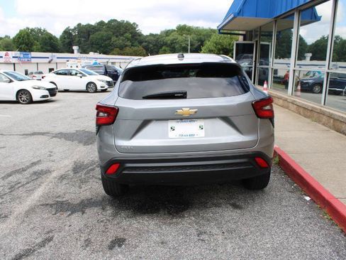 Used 2024 Chevrolet Trax LS FWD image 5