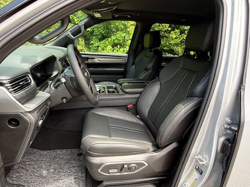 New 2026 Jeep Grand Wagoneer 4WD image 12