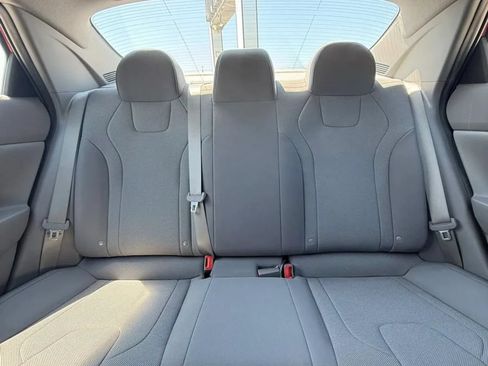 Used 2023 Hyundai Elantra SE FWD image 12