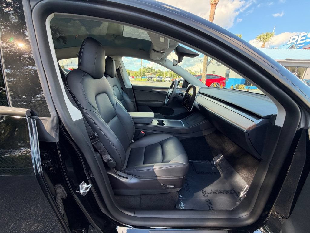 Used 2022 Tesla Model Y Long Range AWD/4WD image 32