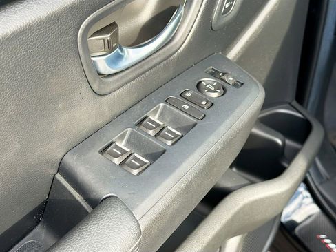 Used 2025 Honda Pilot Touring image 18