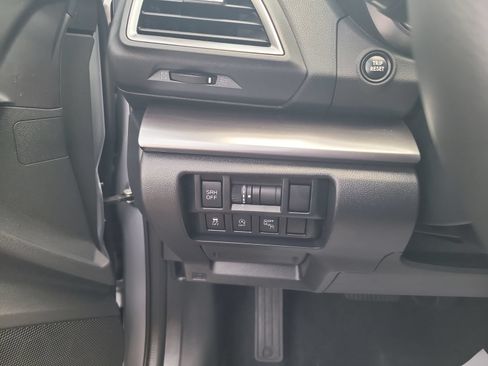 Used 2023 Subaru Crosstrek 2.5i Limited AWD/4WD image 17
