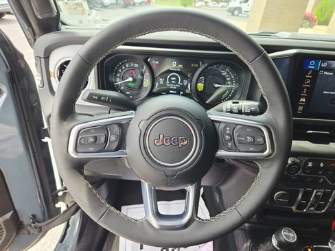 Used 2025 Jeep Wrangler Unlimited Sahara w/ Safety Group AWD/4WD image 16