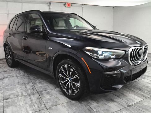 Used 2022 BMW X5 xDrive45e w/ M Sport Package image 3
