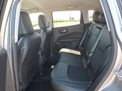 Used 2018 Jeep Compass Latitude w/ Popular Equipment Group AWD/4WD image 10