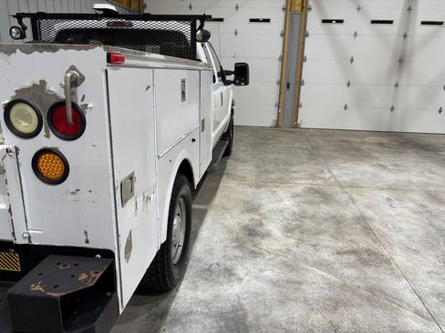 Used 2011 Ford F250 XL AWD/4WD image 10