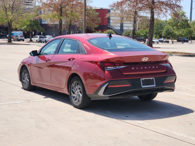 Used 2024 Hyundai Elantra SEL FWD image 7