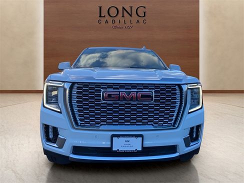 Used 2021 GMC Yukon Denali w/ Denali Premium Package image 8