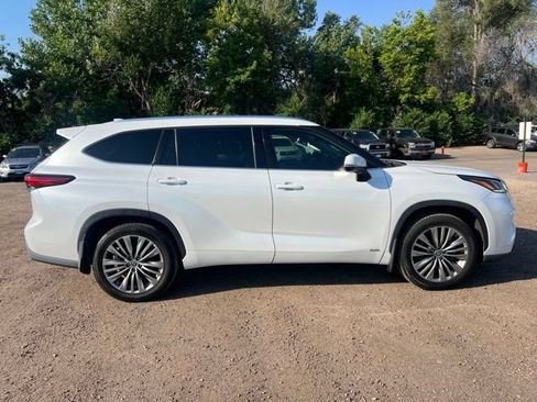 Used 2022 Toyota Highlander Platinum AWD/4WD image 8