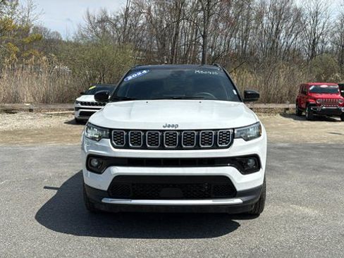 Used 2024 Jeep Compass Limited image 3