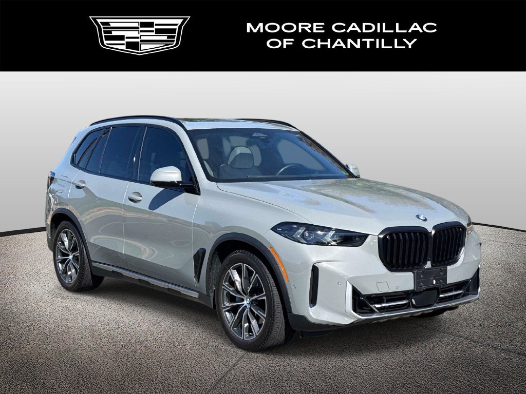 Used 2025 BMW X5 xDrive40i w/ Parking Assistance Package AWD/4WD image 1