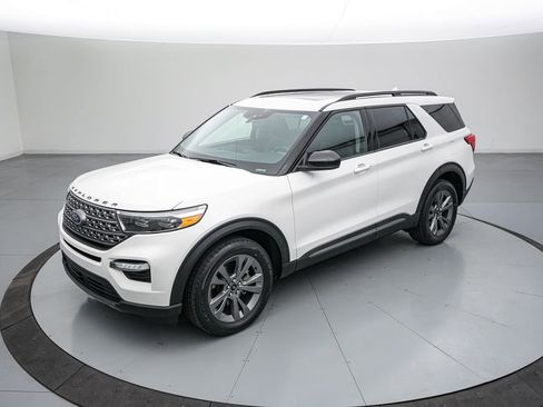 Certified 2022 Ford Explorer XLT w/ Equipment Group 202A image 8