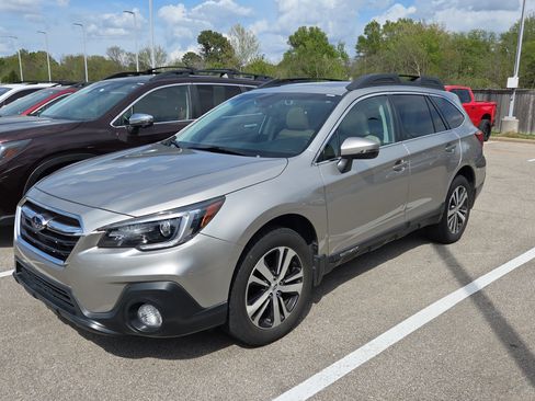 Used 2018 Subaru Outback 2.5i Limited image 4