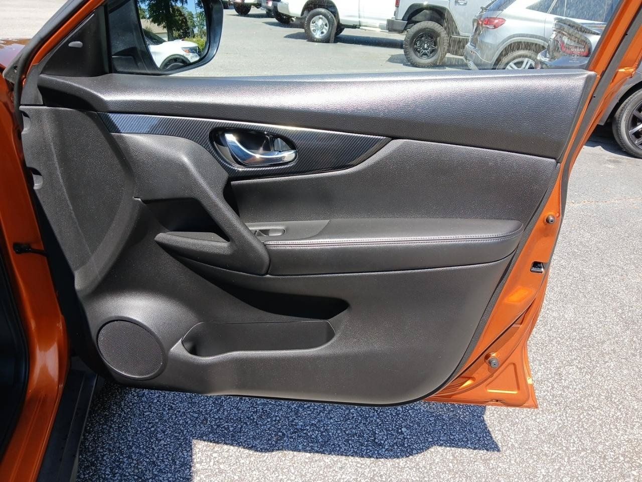 Used 2017 Nissan Rogue SL w/ SL Premium Package AWD/4WD image 15