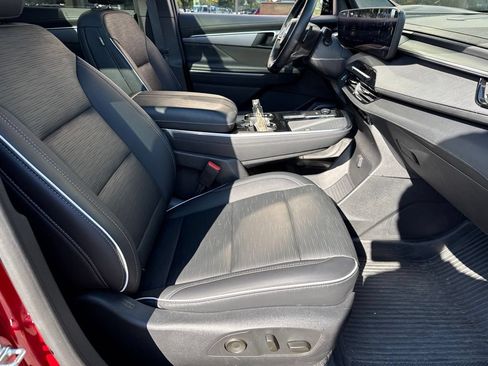 Used 2025 Buick Enclave Sport Touring w/ Power Package FWD image 20