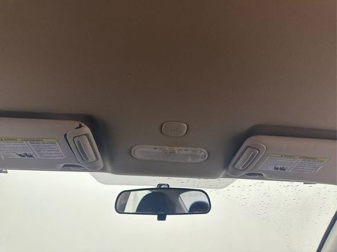 Used 2015 Nissan Versa SV image 34