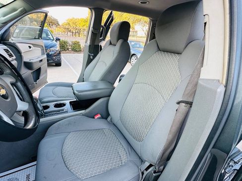 Used 2009 Chevrolet Traverse LT FWD image 12