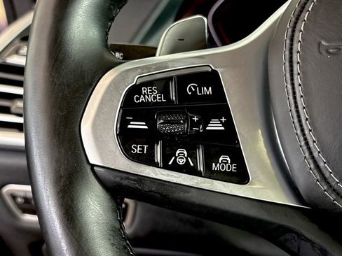 Used 2022 BMW X7 M50i image 13