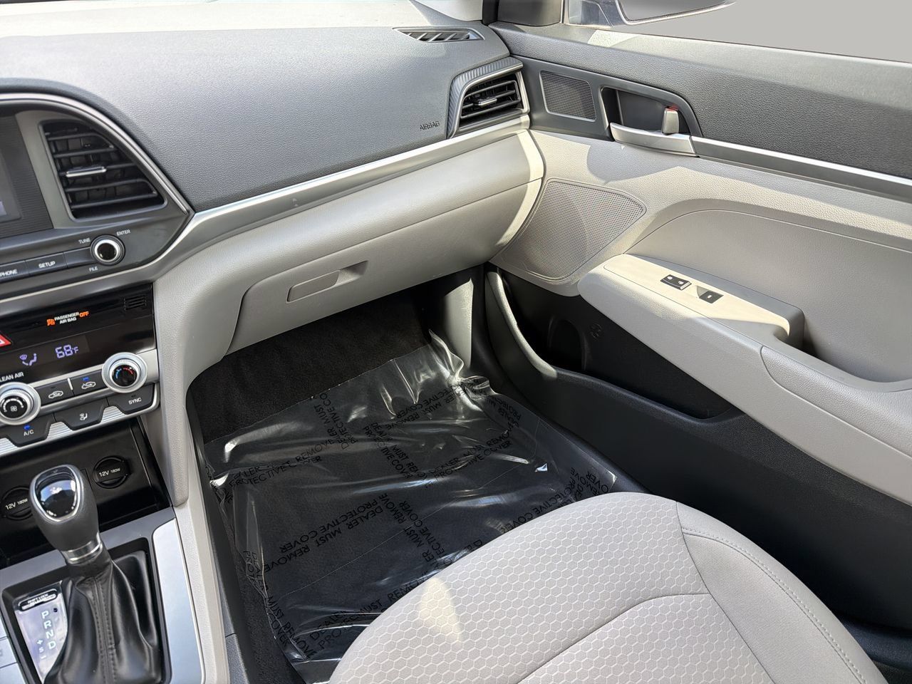 Used 2020 Hyundai Elantra SE FWD image 15