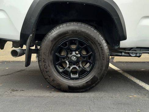 Used 2020 Toyota Tacoma SR w/ SX Package AWD/4WD image 11