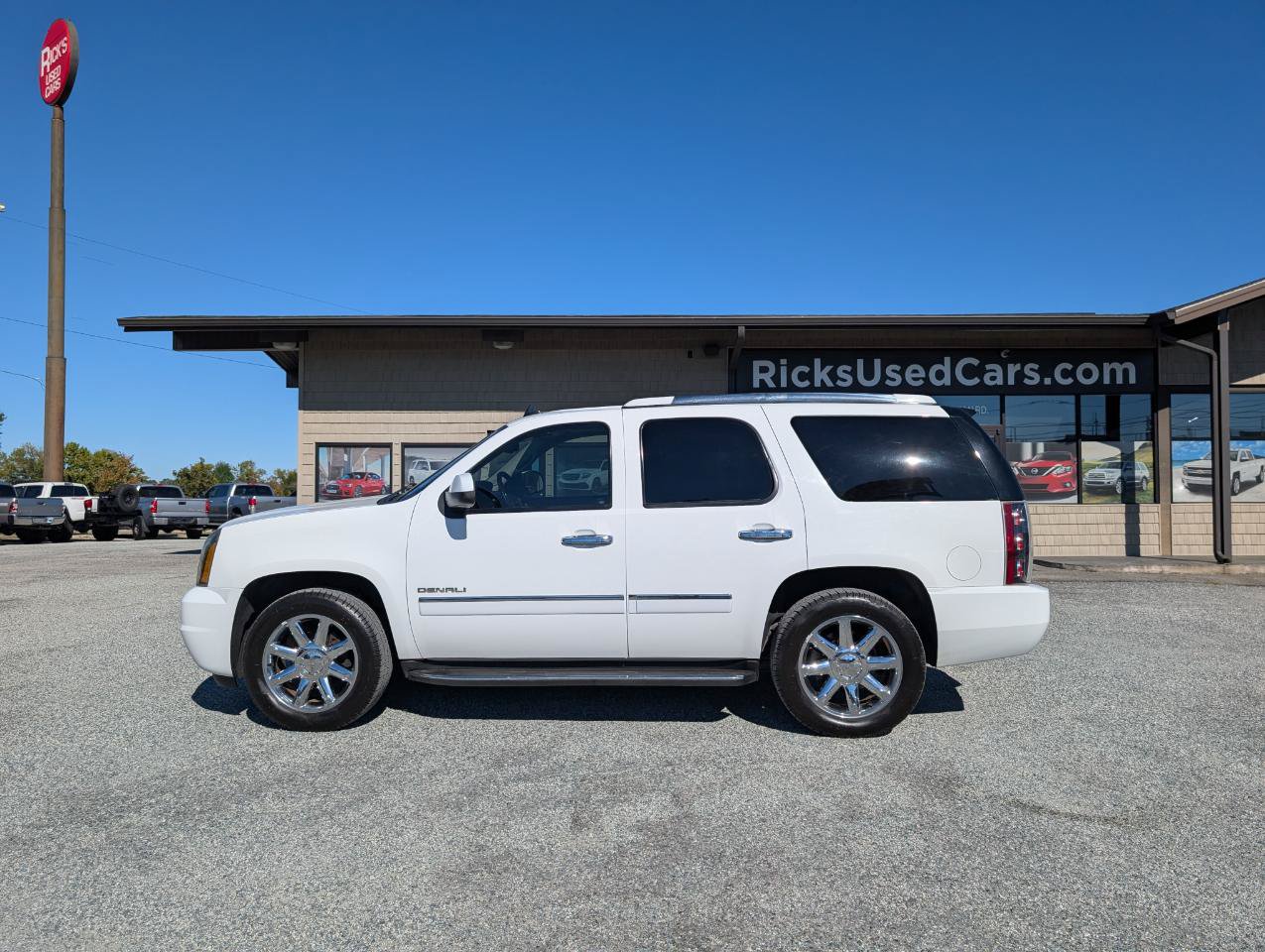 Used 2013 GMC Yukon Denali RWD image 11