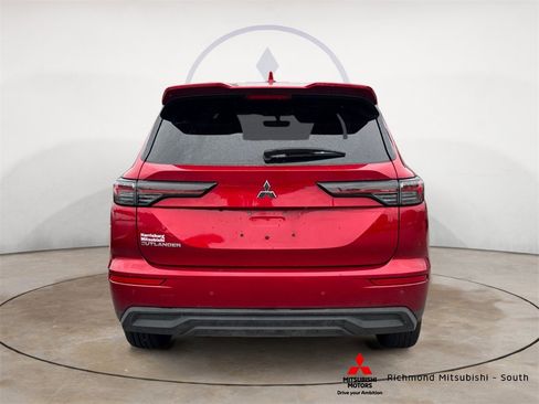 Used 2025 Mitsubishi Outlander ES image 4