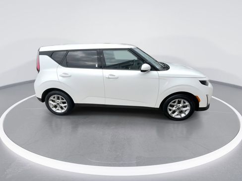 Used 2023 Kia Soul S image 9