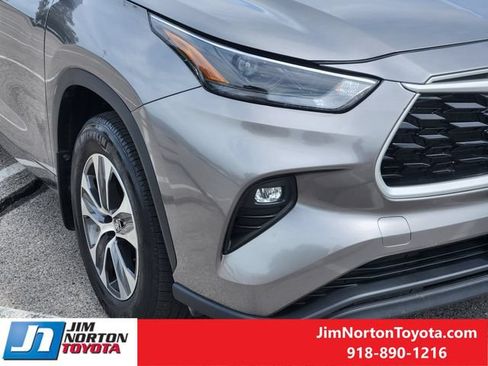 Used 2025 Toyota Highlander XLE AWD/4WD image 9