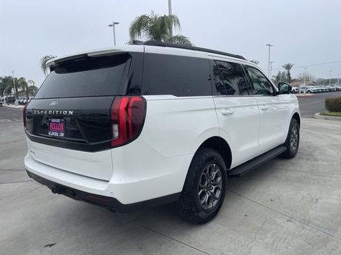 New 2026 Ford Expedition Active image 5