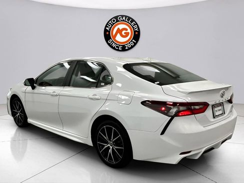 Used 2024 Toyota Camry SE FWD image 5